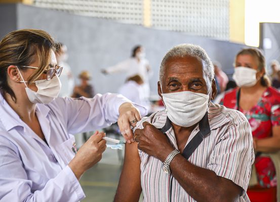 Irecê inicia vacinação a domicílio de idosos acima dos 87 anos na tarde desta segunda (8)