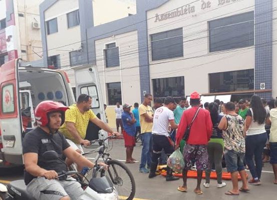 Duas mulheres foram atropeladas em faixa de pedestre no centro da cidade