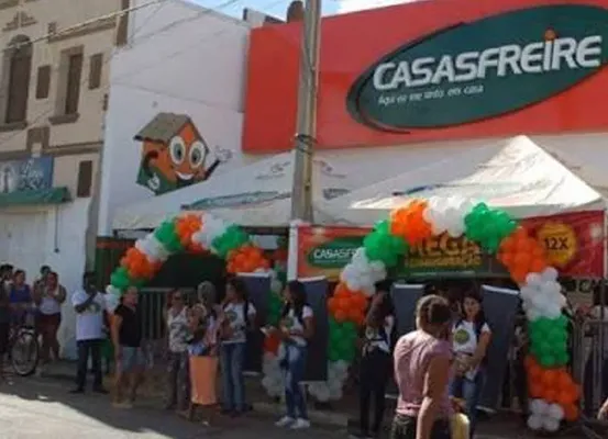 Vídeo: Loja de móveis é assaltada no centro da cidade de Lapão