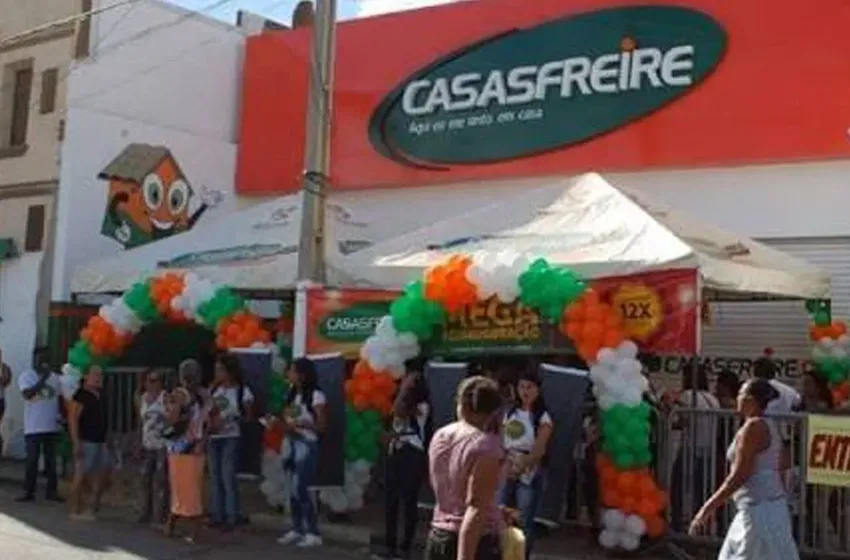 Vídeo: Loja de móveis é assaltada no centro da cidade de Lapão