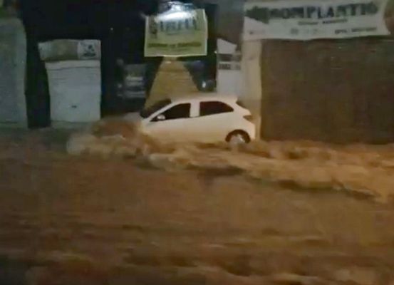 Irecê é atingida por fortes chuvas na noite desta segunda (2)