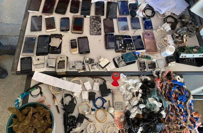 Drogas e celulares são apreendidos em celas da delegacia regional em Irecê