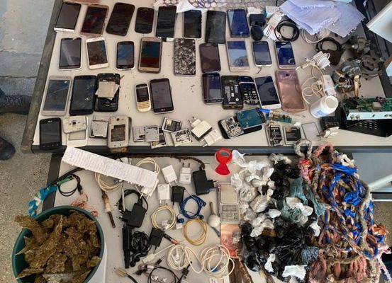 Drogas e celulares são apreendidos em celas da delegacia regional em Irecê
