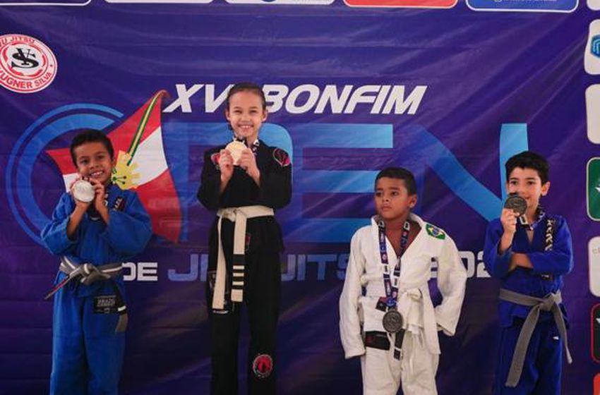 Talento do jiu-jítsu ireceense: Beatriz Dourado, 7 anos, Conquista Ouro em Categoria Masculina no XV Bonfim Open de Jiu-jítsu