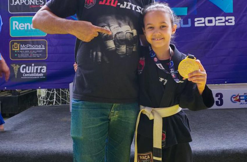Talento do jiu-jítsu ireceense: Beatriz Dourado, 7 anos, Conquista Ouro em Categoria Masculina no XV Bonfim Open de Jiu-jítsu