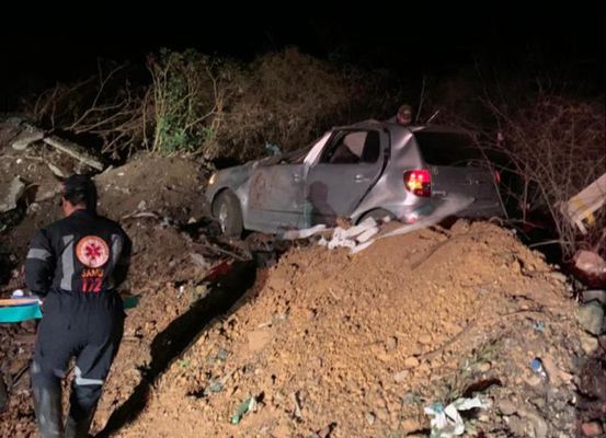 Gentio do Ouro: Carro capota e deixa uma pessoa morta e duas feridas, na BR-330