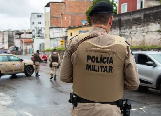 Homem é baleado na perna após ameaçar mulher e militares com um facão