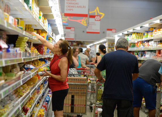 Inflação perde força pelo 2º mês seguido e fecha abril em 0,43%