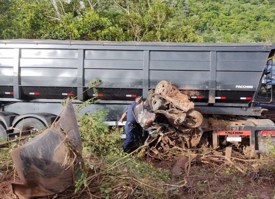 Jacobina: Acidente Grave na Serra do Tombador; carreta esmaga um carro