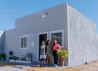 LEM: Mais dignidade - Gilvane Santos recebe a casa de número 92 do programa Meu Lar