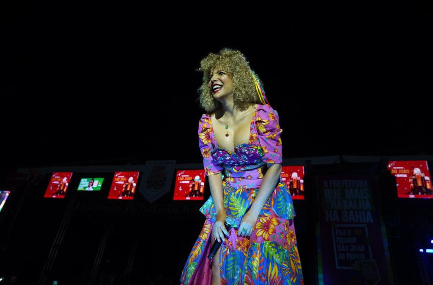 Na 3ª noite do São João, Santana, o Cantador, e Vanessa da Mata protagonizam momentos históricos