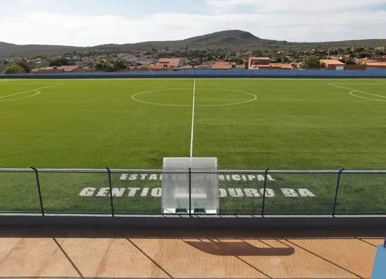 Rui Costa entrega estádio reformado em Gentio do Ouro e fala em novas obras