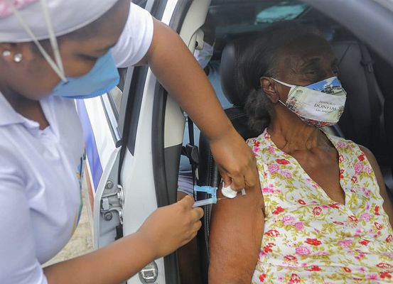 Vacinômetro: Bahia tem 433 mil vacinados; quase 100 mil com 2ª dose